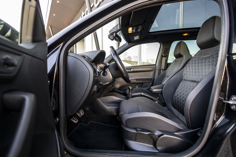 Vehicle Image 9
