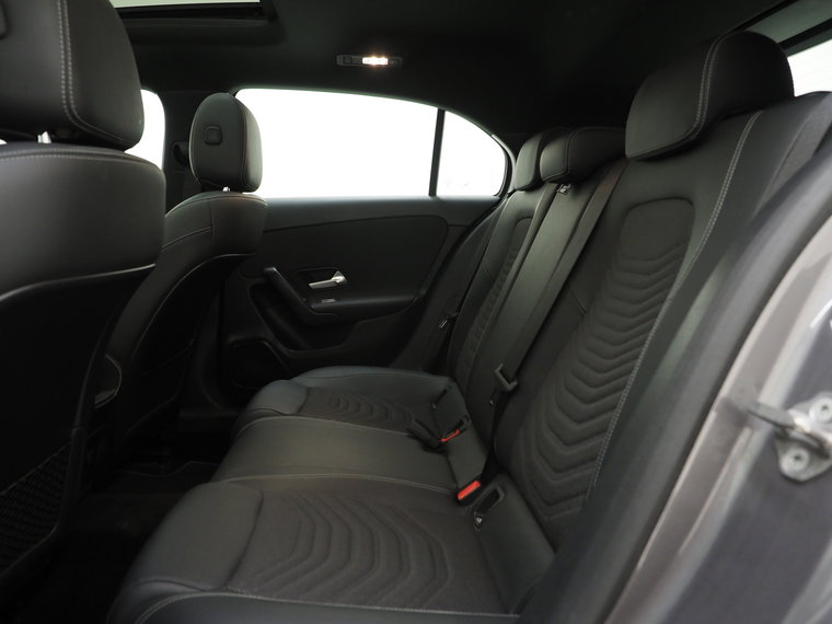 Vehicle Image 32