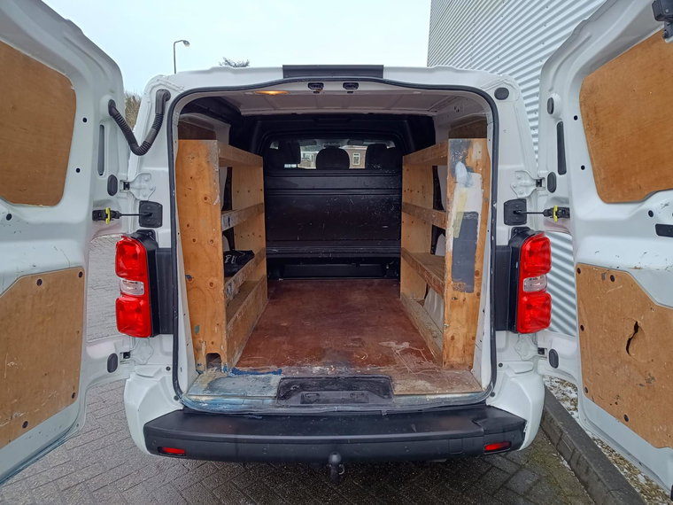 Vehicle Image 32