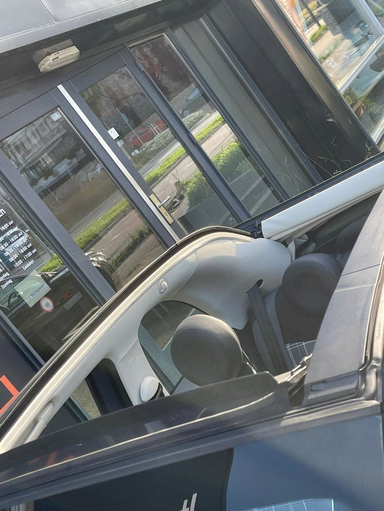 Vehicle Image 16