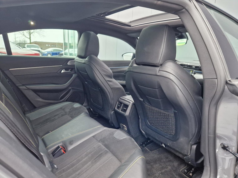 Vehicle Image 25