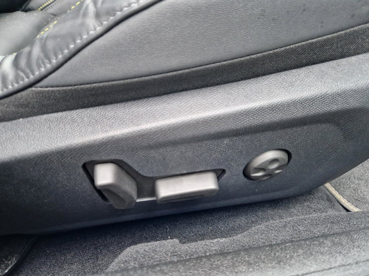 Vehicle Image 32