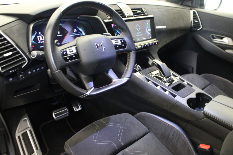 Vehicle Image 16