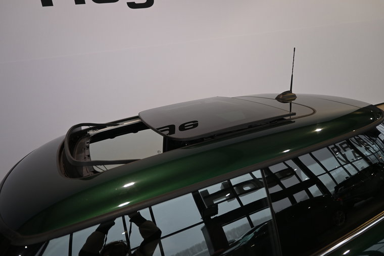 Vehicle Image 10