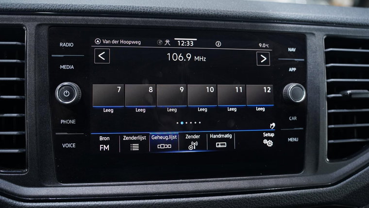 Vehicle Image 25
