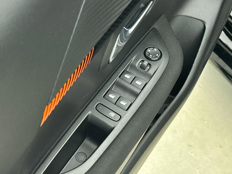 Vehicle Image 28