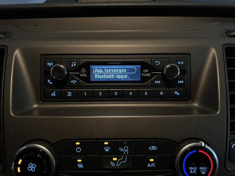 Vehicle Image 17