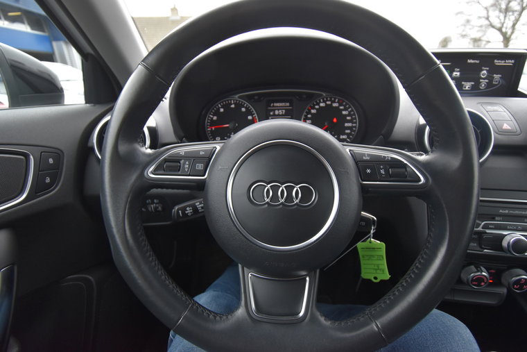 Vehicle Image 30