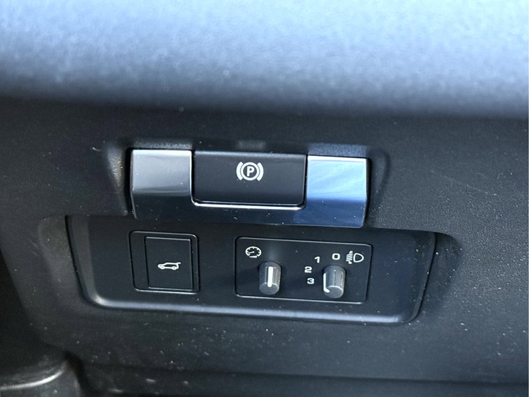 Vehicle Image 24