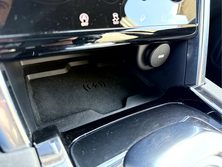 Vehicle Image 25
