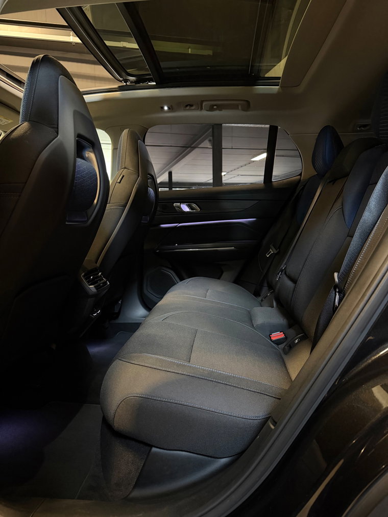 Vehicle Image 30