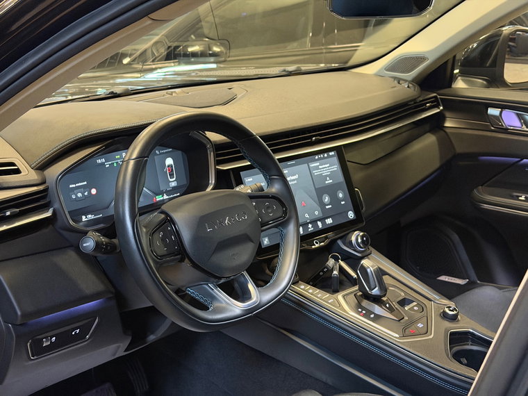 Vehicle Image 10