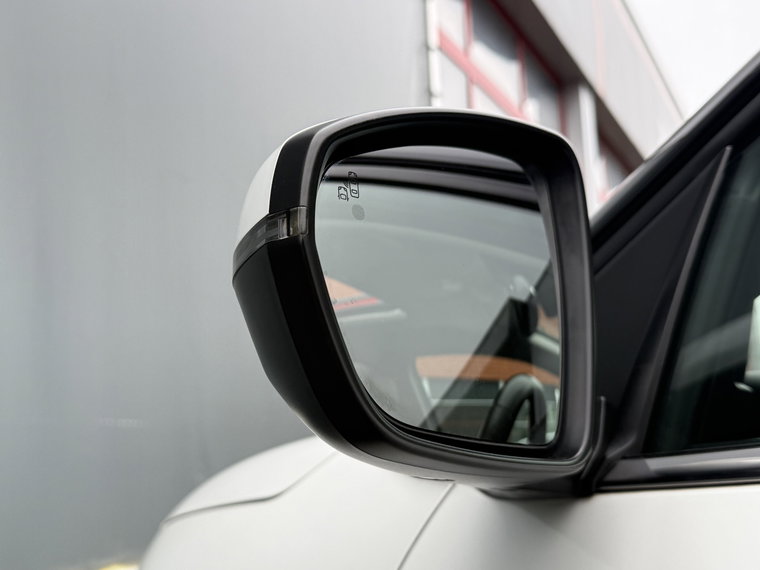 Vehicle Image 38