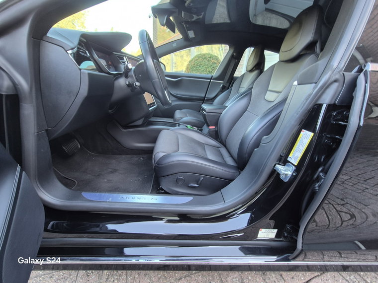 Vehicle Image 32