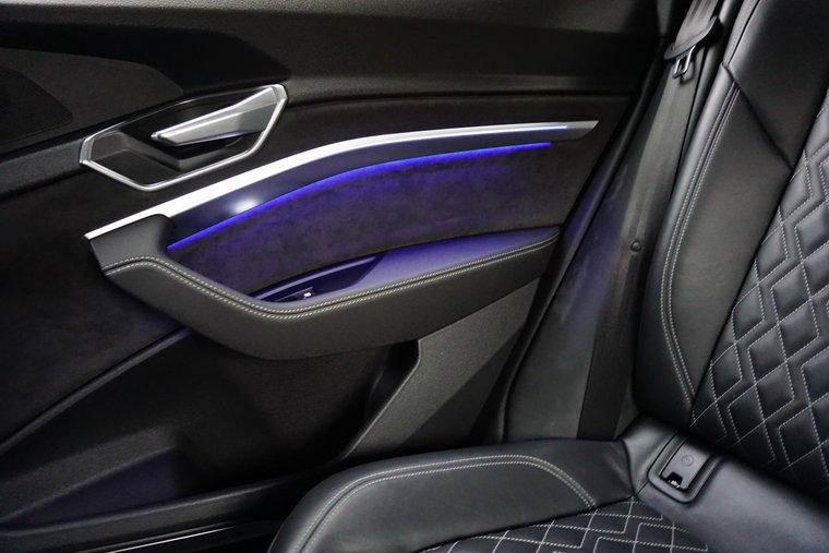 Vehicle Image 9