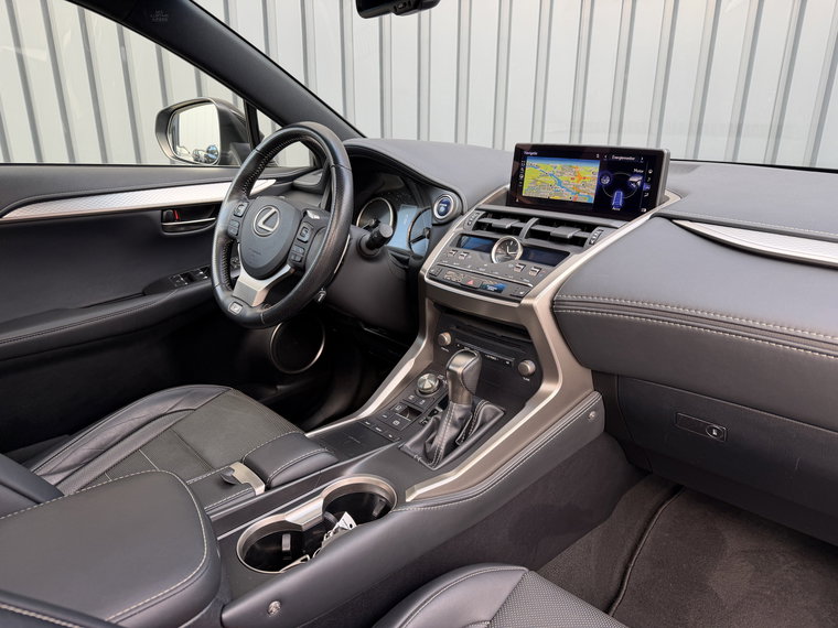 Vehicle Image 15