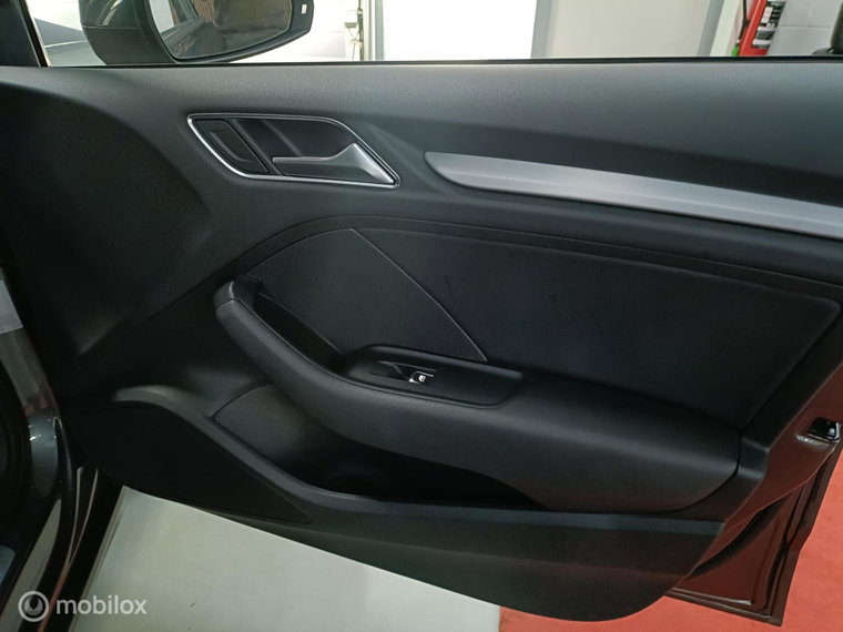 Vehicle Image 33