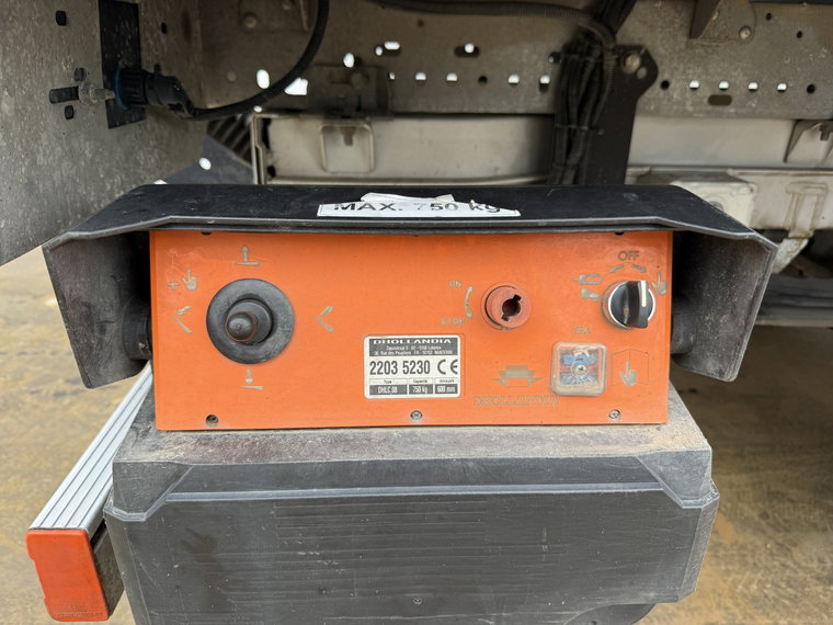 Vehicle Image 17