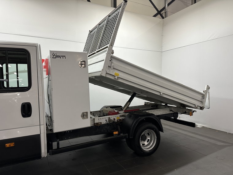 Vehicle Image 32