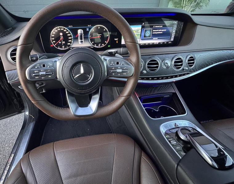Vehicle Image 25