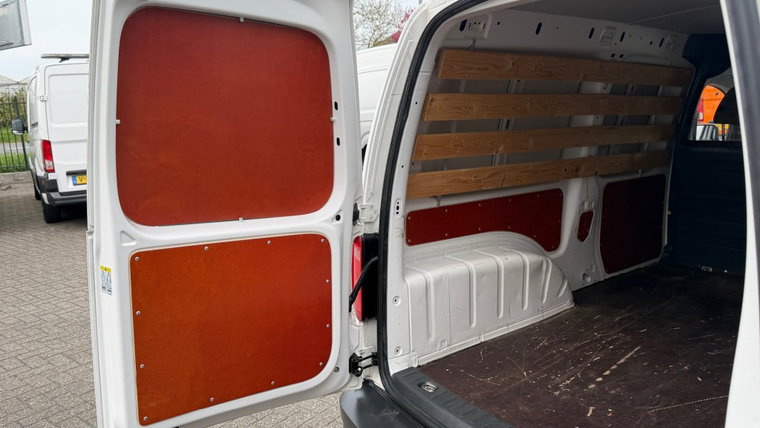 Vehicle Image 12