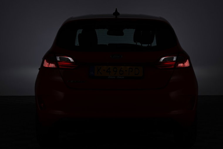 Vehicle Image 25