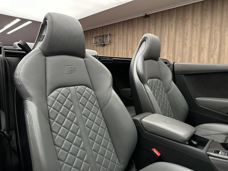 Vehicle Image 25