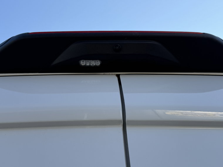 Vehicle Image 25