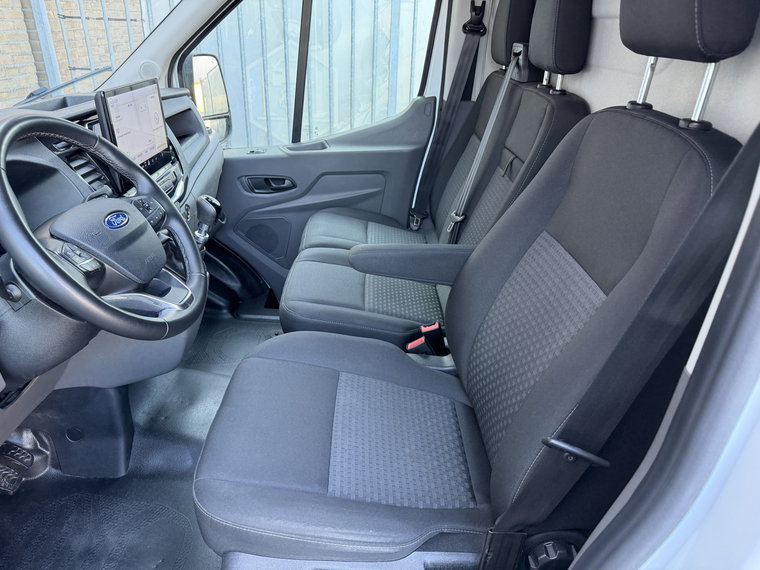 Vehicle Image 32