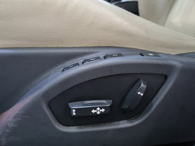 Vehicle Image 26