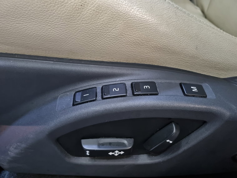 Vehicle Image 27