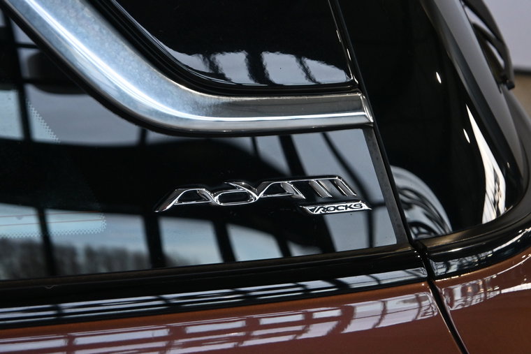Vehicle Image 25