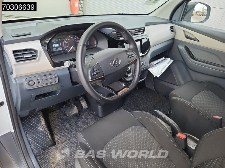 Vehicle Image 16