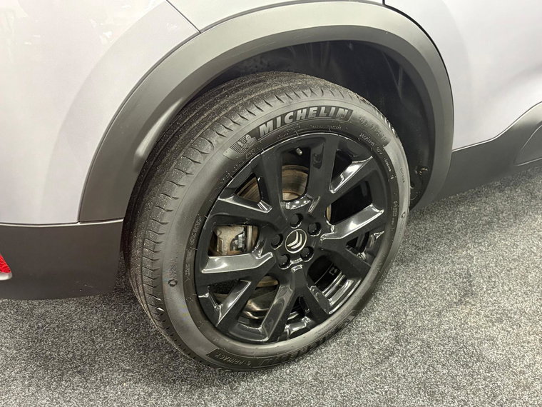 Vehicle Image 16