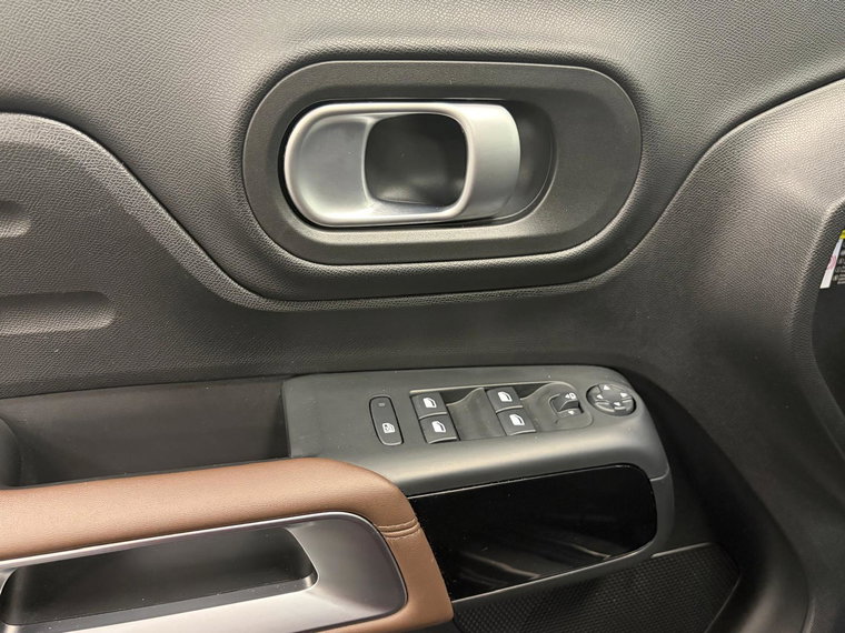 Vehicle Image 38