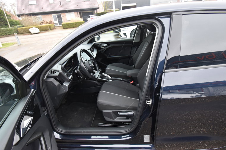 Vehicle Image 21