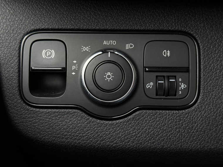 Vehicle Image 28