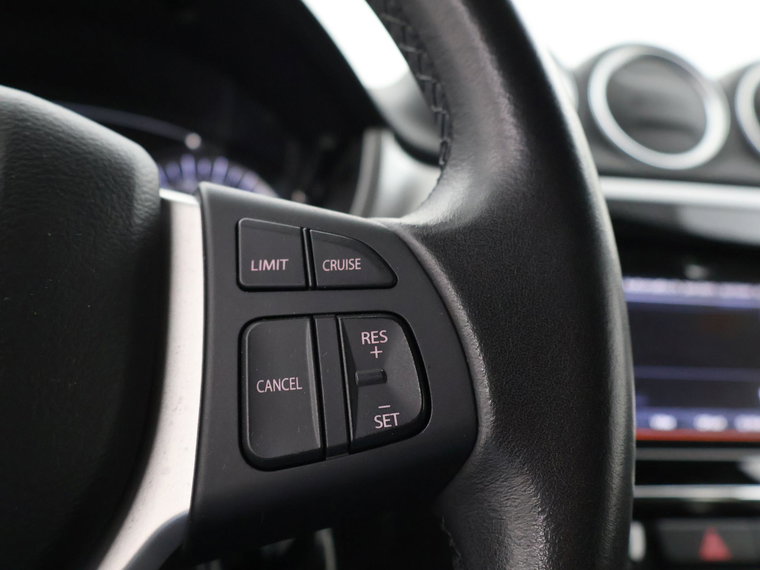 Vehicle Image 25