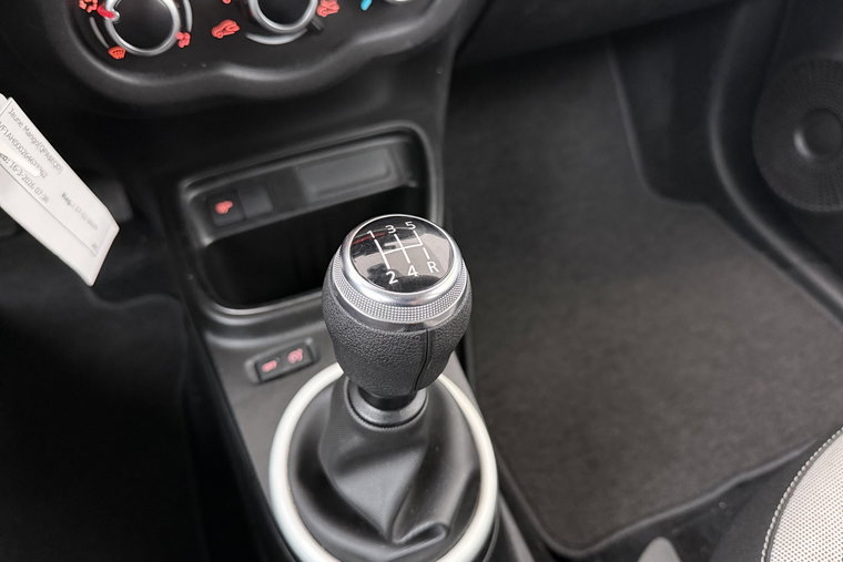 Vehicle Image 24