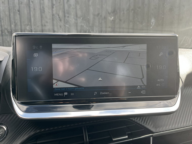 Vehicle Image 25