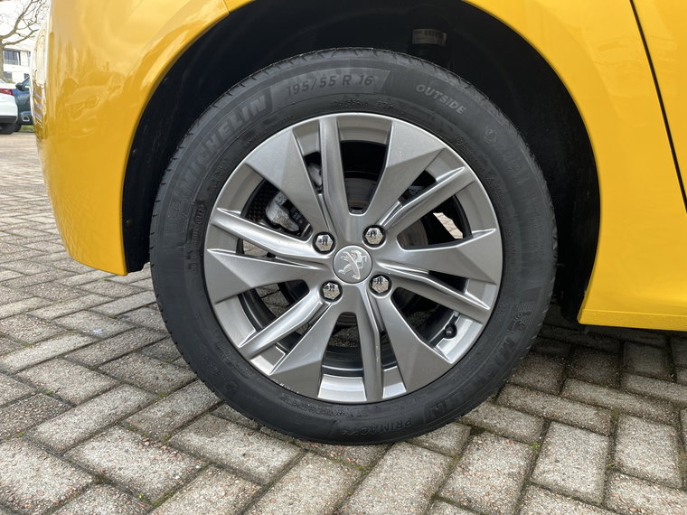 Vehicle Image 28