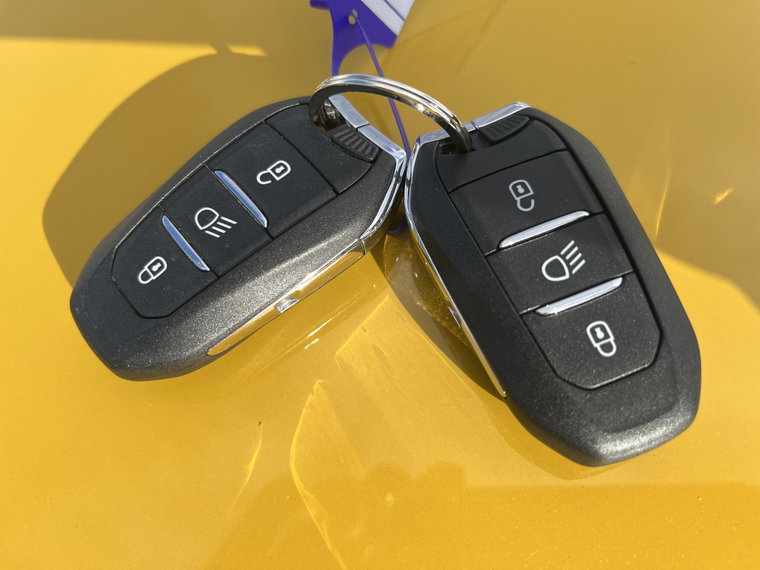 Vehicle Image 32