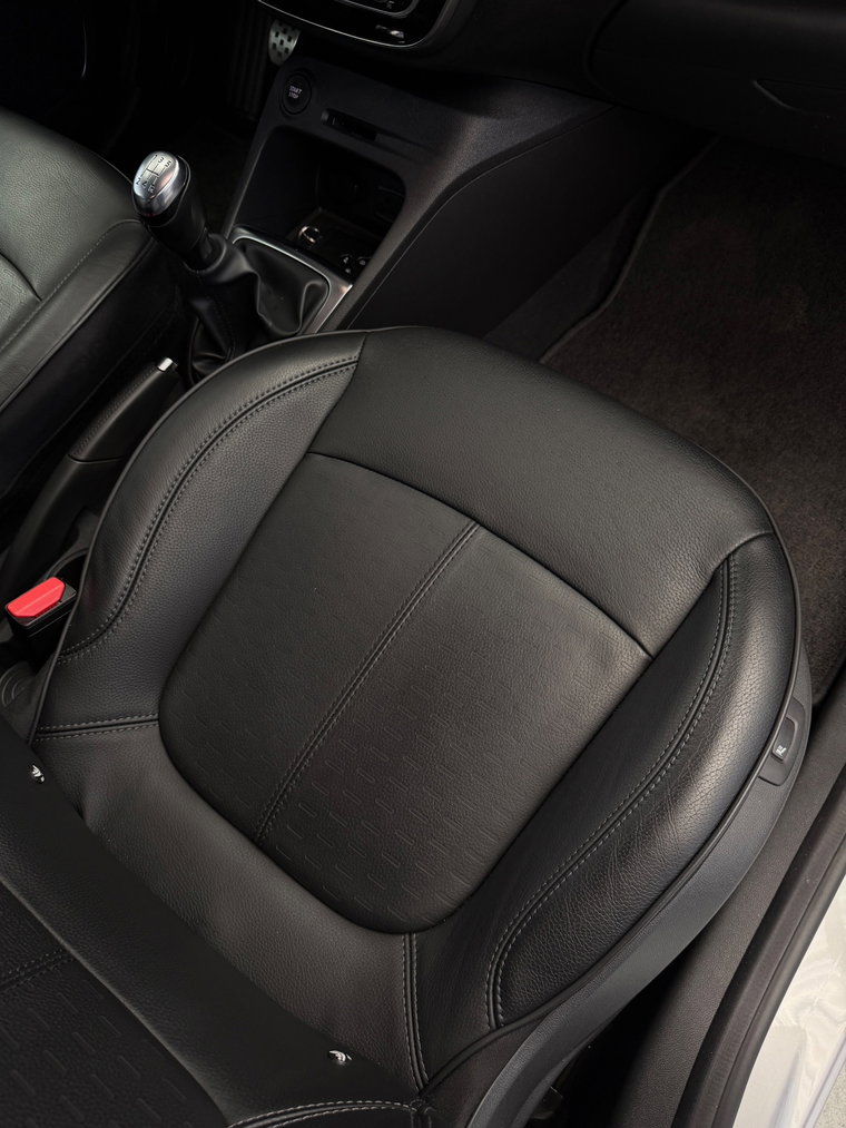 Vehicle Image 37