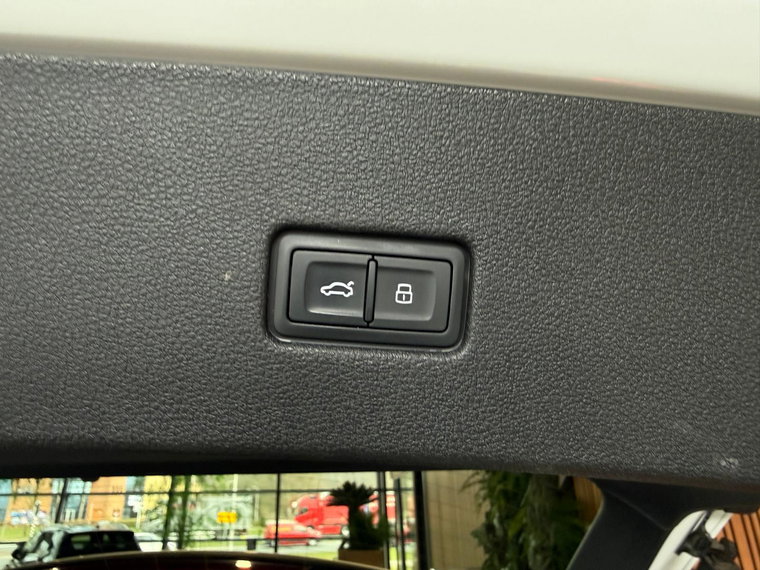 Vehicle Image 52