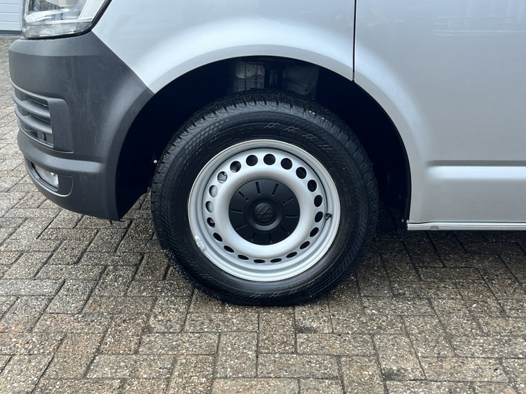 Vehicle Image 28