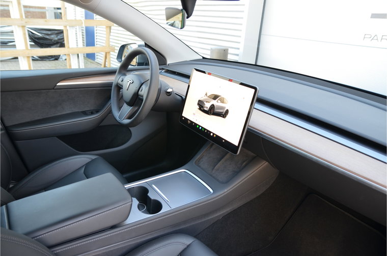 Vehicle Image 11