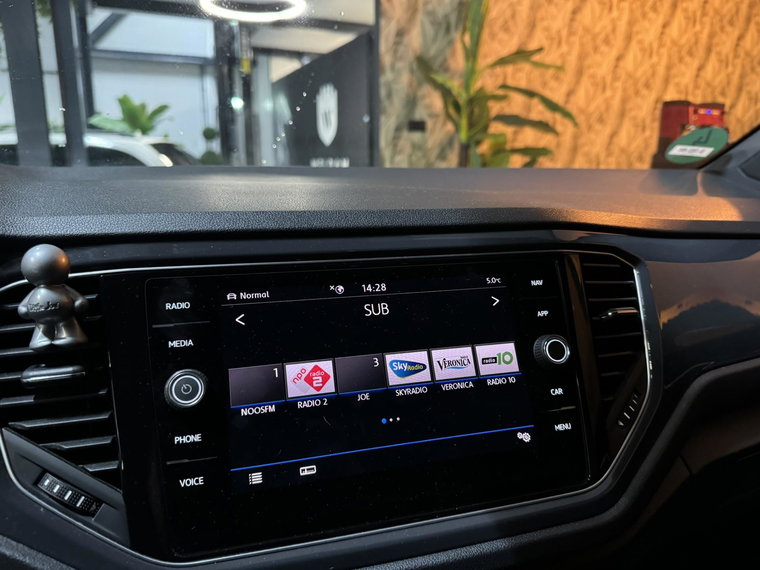 Vehicle Image 36