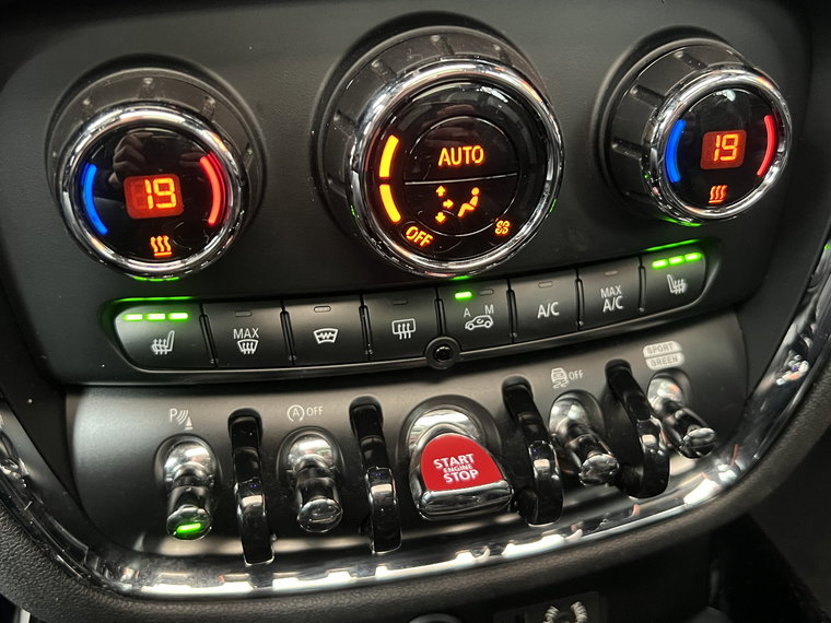 Vehicle Image 26