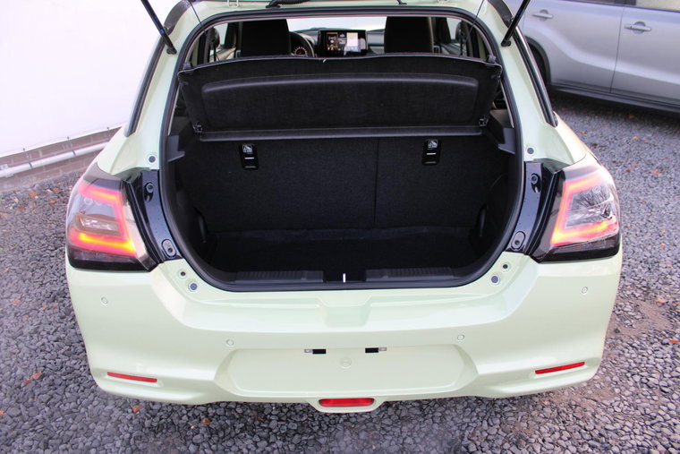 Vehicle Image 12