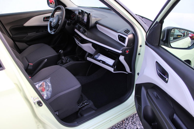 Vehicle Image 14